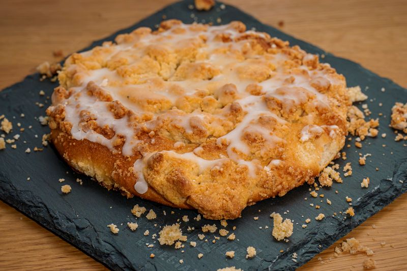 Cinnamon dessert pizza